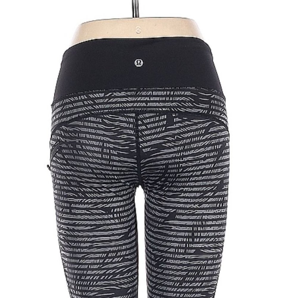 Lululemon Capri Workout Pants sz 6